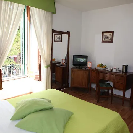 Готель La Magnolia - Centre Сорренто